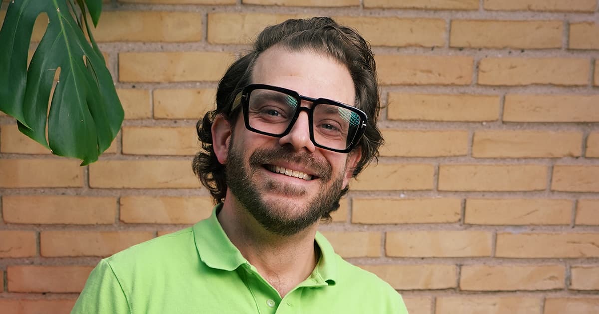 Tomas M. Krogh, fractional CCO, in front of a brick wall